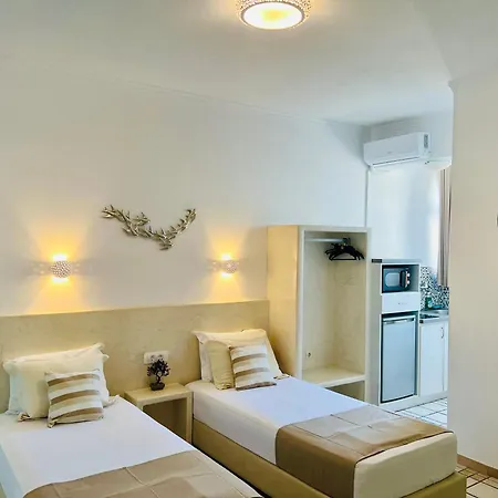 Arapiou 4* Perivolos (Santorini)