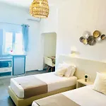 Arapiou 4* Perivolos (Santorini)